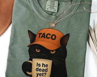 Camiseta de gato negro "¿Ya está muerto?" de Comfort Colors®, con gráfico de humor negro, liberal, demócrata, de protesta contra Trump y política.
