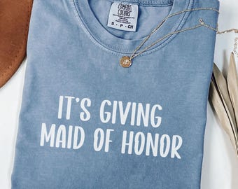 It's Giving bruidsmeisje Comfort Colors®-shirt, T-shirt vrijgezellenfeest, bijpassende top voor bruidsfeest, cadeau voorstel MOH, T-shirt trouwfoto
