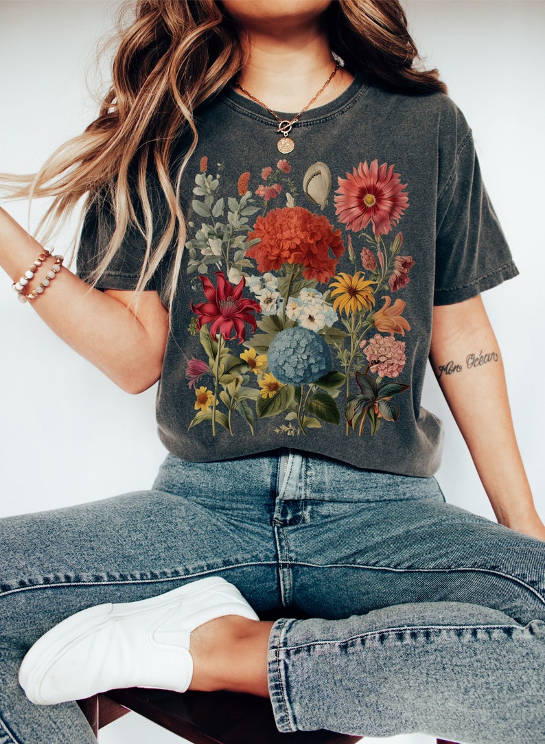 Boho Wildblumen Cottagecore Shirt Geschenk für Sie Comfort Colors® Hemd Whimsigoth Pflanzenhemden Blumenshirt Geschenk für Frauen Pepper
