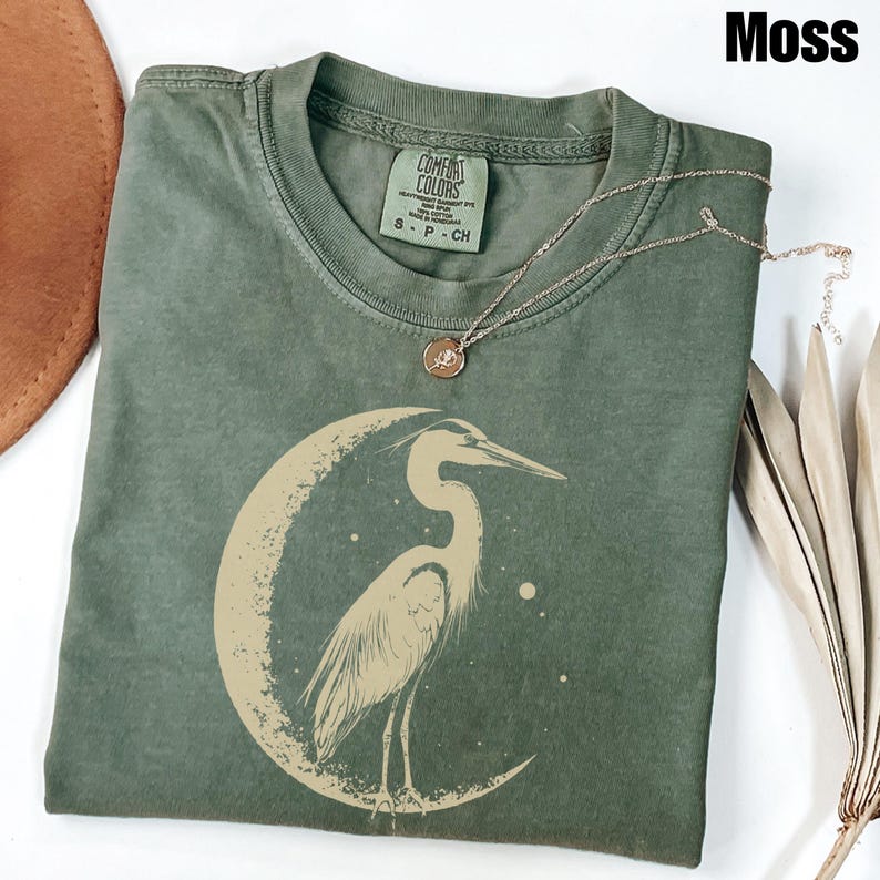 Graureiher Shirt, Linolschnitt Shirt, Vogel Liebhaber Shirt, Hippy Kleidung, Volkskunst, Linoldruck Design, Blauer Vogel Design, Vintage Vogel Druck Moss