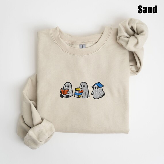 Ghost Readng Books Sweater, Ghost Hallween 2025 Sweatshrt, New