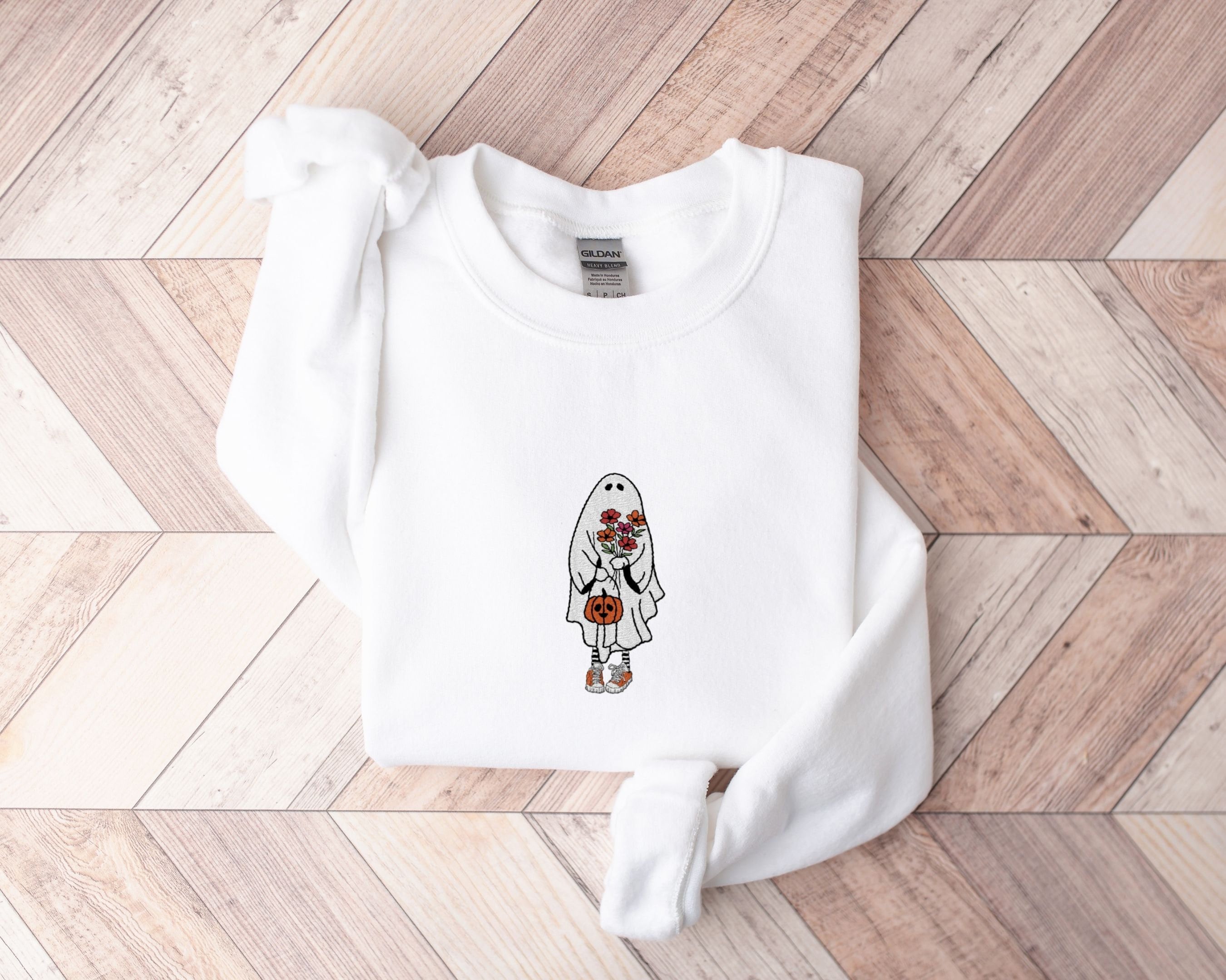 Discover Embroidered Ghost Sweatshirt | Vintage Halloween Sweatshirt | Embroidered Pumpkin Sweatshirt | Spooky Sweatshirt | Cute Halloween Apparel