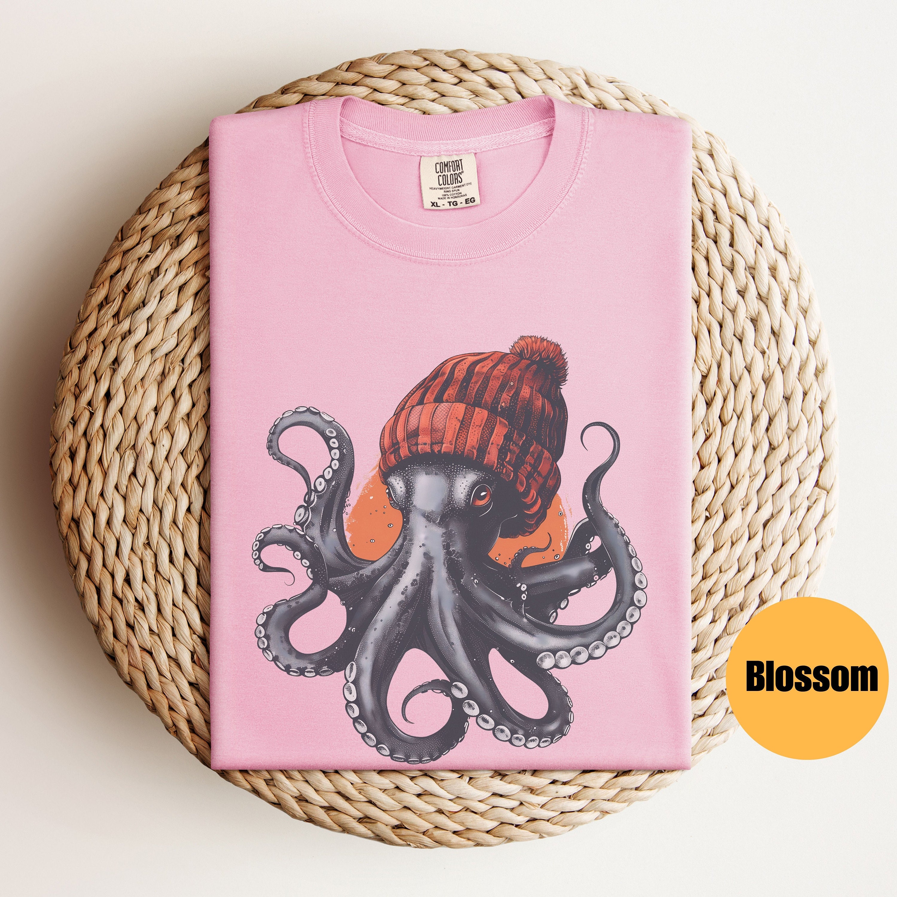 Octopus Wearing Beanie Retro T-shirt | Octopus Vintage Style Shirt 
