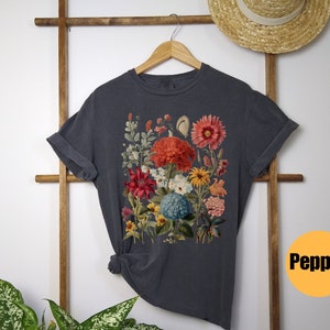Boho fleurs sauvages Cottagecore cadeau pour elle Chemise Comfort Colors® Capricieux Chemises végétales Chemise fleurie Cadeau pour femme image 4