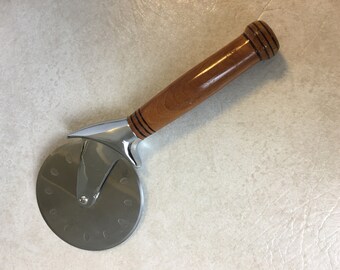 Hand Crafted Deluxe PizzaPastry Cutter