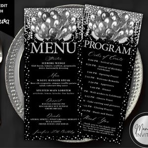 Pode incluir: Cartões de menu e programa em preto e branco com gráficos de balões prateados. O menu lista entradas, pratos principais, sobremesas e bebidas. O programa descreve a ordem dos eventos.