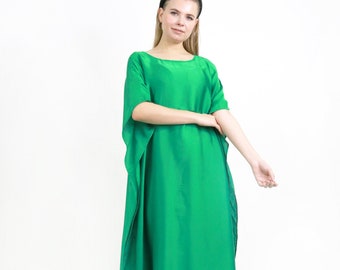 green caftan