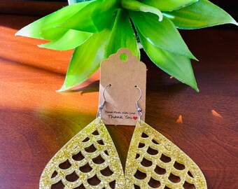 Handgemachte glitzerte Acryl Laser geschnitten geringes Gewicht Tropfen Ohrringe