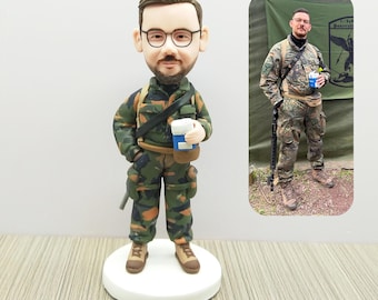 Muñeca cabezona militar personalizada, figura de arcilla de oficial hecha a mano, regalo de aniversario para esposo, regalo de cumpleaños para él/ella.