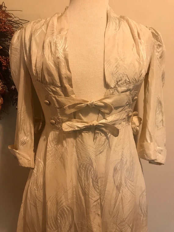 1940s Rhinestone Flower Robe
