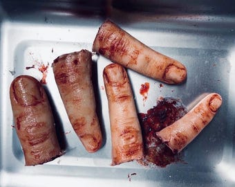 Bloody Severed Finger Silicone Prop, Halloween Horror Special Effects Body Parts