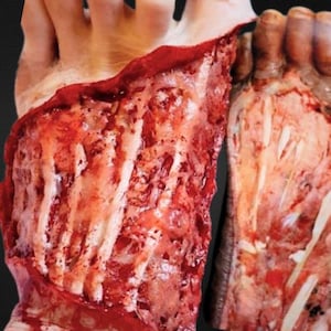 Prótesis de silicona para pie con ligamentos expuestos y piel – Efectos especiales de maquillaje y disfraz de Halloween