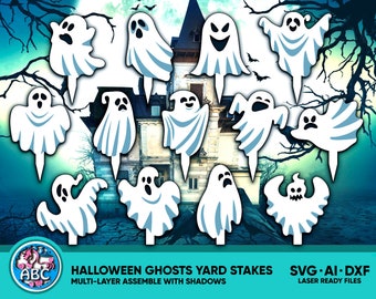 Może przedstawiać: Kolekcja białych, duchowych palików ogrodowych z różnymi wyrazami twarzy, idealnych na dekoracje Halloween. Paliki są zaprojektowane z wielowarstwowym montażem z cieniami. Obraz zawiera również tekst "HALLOWEEN GHOSTS YARD STAKES" i "SVG • AI • DXF".