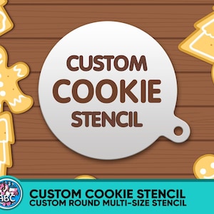 Könnte beinhalten: Eine silberne Keks-Schablone mit dem Text "CUSTOM COOKIE STENCIL" auf einem Holzgrund mit verschiedenen Keksformen.