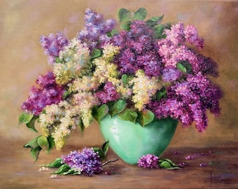 ライラック。窓辺のライラックの油絵。紫色の花、ライラックの花束、花