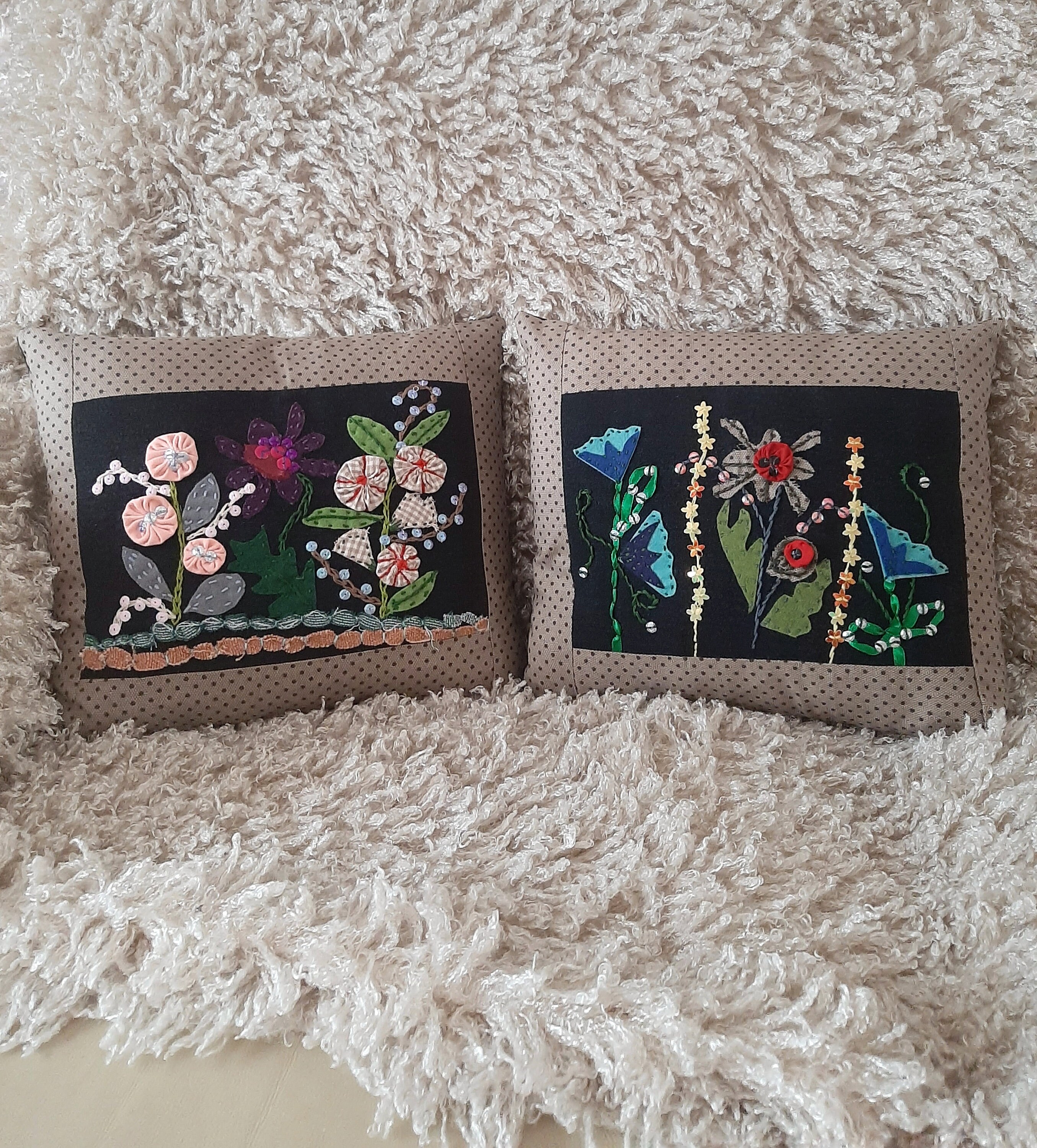 Paire d'oreillers Faits à La Main avec Fleurs - Paire Des Coussins Fait Principal Les Fleurs