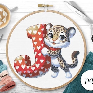 Padrão de ponto cruz personalizado letra J, alfabeto de ponto cruz para bebê com animais, download instantâneo de desenho de bordado, onça-pintada, leopardo, tigre