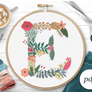 Patrón de letras monograma para punto de cruz, alfabeto bordado, letra E, iniciales para punto de cruz, diseño de letras florales para bordado, punto de cruz fácil