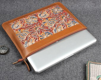 Customized Leather Laptop Sleeve - Personalized MacBook Pro/Air Cover - Handcrafted and Stylish Notebook Case