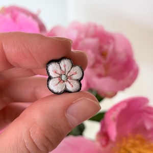 A pair of little flowers, Cute collar pin set, Shirt Embroidery Pin, Clothing Decoration, Flower Lapel Pin, Badge Set of 2 Collar Tips