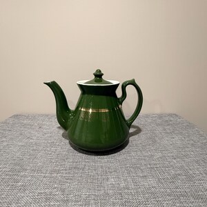 Tetera vintage Hall de 6 tazas, color verde, con detalles dorados, fabricada en EE. UU., cerámica de mediados de siglo.