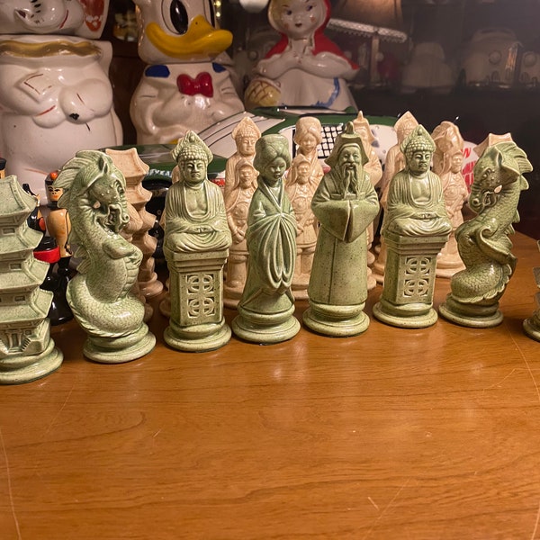 Vintage Pagota Chess set all 32 pieces