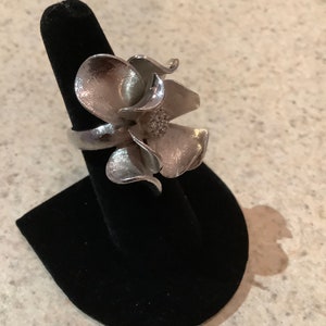 Vintage Silver Toned Flower Fashion Statement Ring