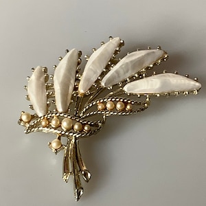 Pretty Fashion Brooch
