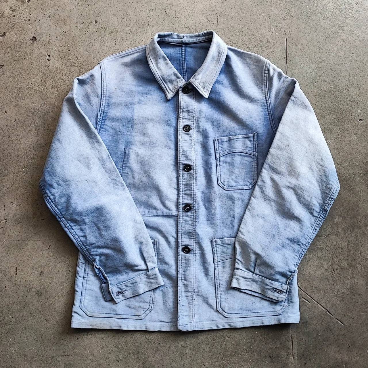 Circa 30s naturally faded french moleskin chore jacket by Vulcain / Made in France / half moon pocket shape / classic vintage workwear indig
