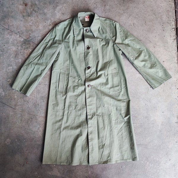 Circa 50s French Army officier raincoat raglan sleeves / made  in France / classic vintage militaria olive green