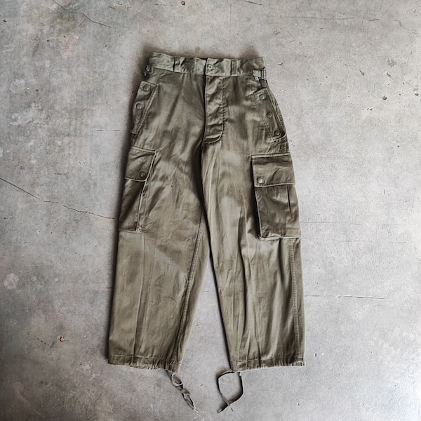 Dated 1964 French Army paratrooper TAP 47-56 / Satin cotton / Made in France / classic vintage militaria olive green camouflage army denim