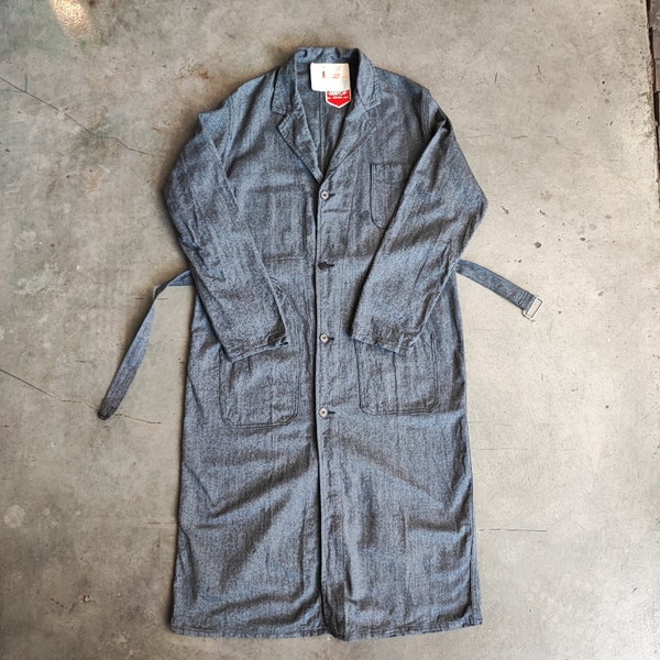 Circa 50s French salt and pepper chambray atelier coat / classic vintage workwear antique denim
