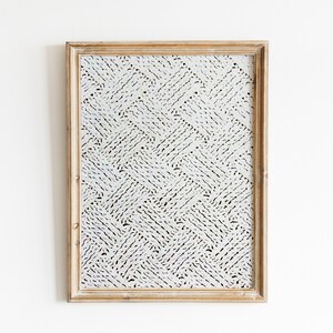 Peut inclure: Une estampe d'art abstrait encadr&eacute;e avec un fond blanc et un motif g&eacute;om&eacute;trique noir.
