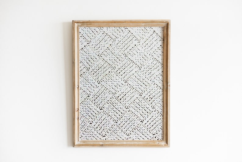 Peut inclure: Une estampe d'art abstrait encadr&eacute;e avec un fond blanc et un motif g&eacute;om&eacute;trique noir.