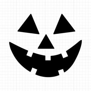 Puede incluir: Una cara negra de calabaza de Halloween con ojos y nariz triangulares, y una boca sonriente y dentada. Este diseño clásico es ideal para tallar calabazas o como plantilla para manualidades y decoraciones.