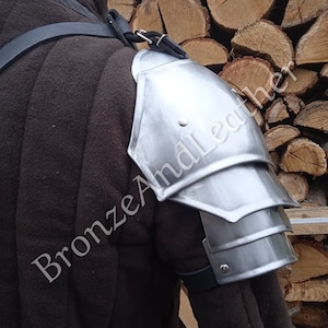 Single pauldron