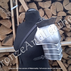 Single pauldron