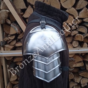 Single pauldron
