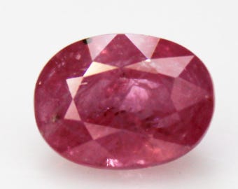 Faceted Pink Sapphire Gemstone: Oval Cut, 2.14 CT, 8x6x5 mm