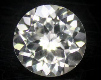 Faceted White Topaz Gemstone: 4.50 Carat Round Stone for Jewelry