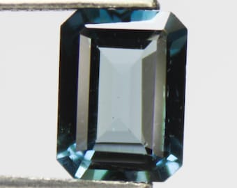 Natural London Blue Topaz Gemstone: 2.60 Carat Rectangle, 9x7x4 mm