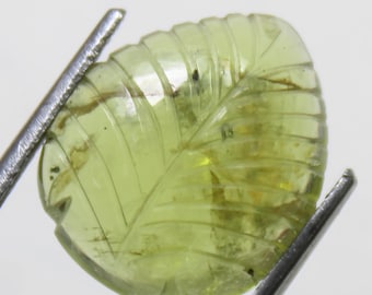 Peridot Leaf Carving: Natural Green Gemstone, 6.5 Carats