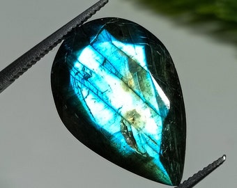 Pear Labradorite Gemstone: Black Rainbow Faceted Stone (19x13x8mm, 11.10Cts)