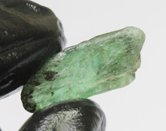 Raw Green Kyanite Piece: Natural Gemstone for Jewelry Making (13.00 Carats, 26x11x4 mm