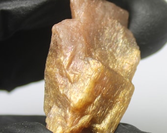 Raw Orange Sunstone Piece: Natural Gemstone for Jewelry Making (54.00 Carats, 33x16x14 mm)