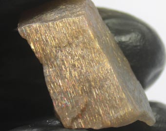 Raw Orange Sunstone Piece: Natural Gemstone for Jewelry Making (24.50 Carats, 24x13x9 mm)