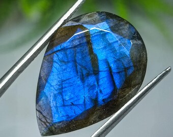 Pear Labradorite Gemstone: Black Rainbow Faceted Loose Stone (24x17x7mm, 15.00 Cts)