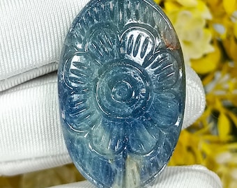 Blue Sapphire Flower Carving: Vintage Gemstone for Necklace (96.00 Cts)