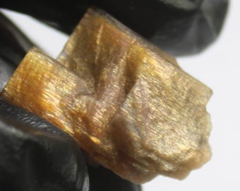 Raw Orange Sunstone Piece: Natural Gemstone for Jewelry Making (28.00 Carats, 25x16x11 mm)