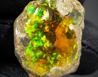 33 Cts Nice Opal Raw, Specimen Opal Raw, Natural Ethiopion Opal Raw, Rainbow Fire, Opal Rough 26X21X10 MM